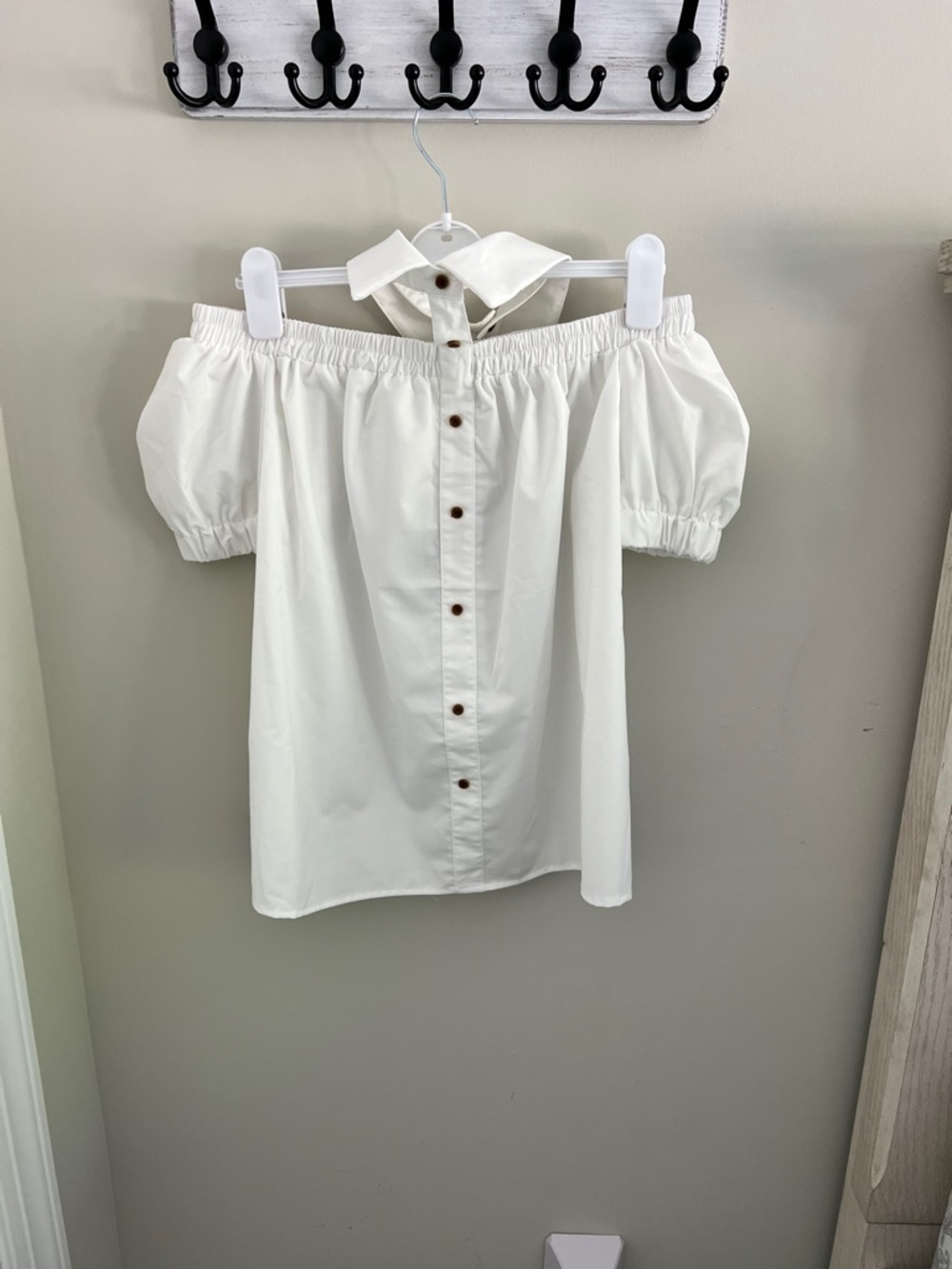 Off-Shoulder White Button-Front Blouse with Collar & Puffy Sleeve - Med (8-10) - Picture 7 of 8